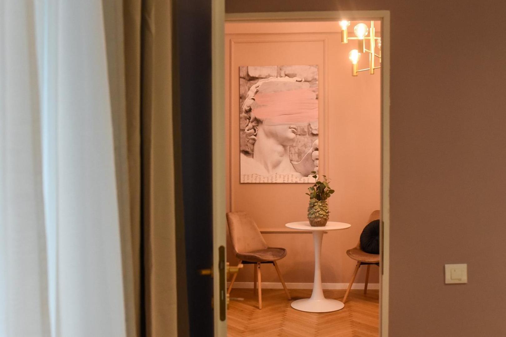 Modern Stay - Central Studios With Wall Projector Near Radisson 부쿠레슈티 객실 사진